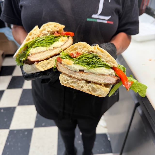 Leone Sub.